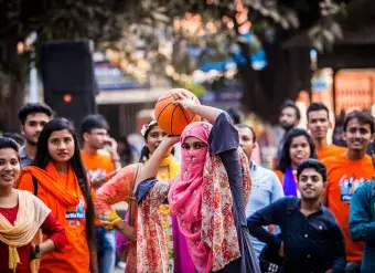 A sports competition with university students in Dhaka, Bangladesh during the16 Days of activism in 2018 raises awareness for programmes and activities designed to improve safety and prevent sexual harassment on campus. 